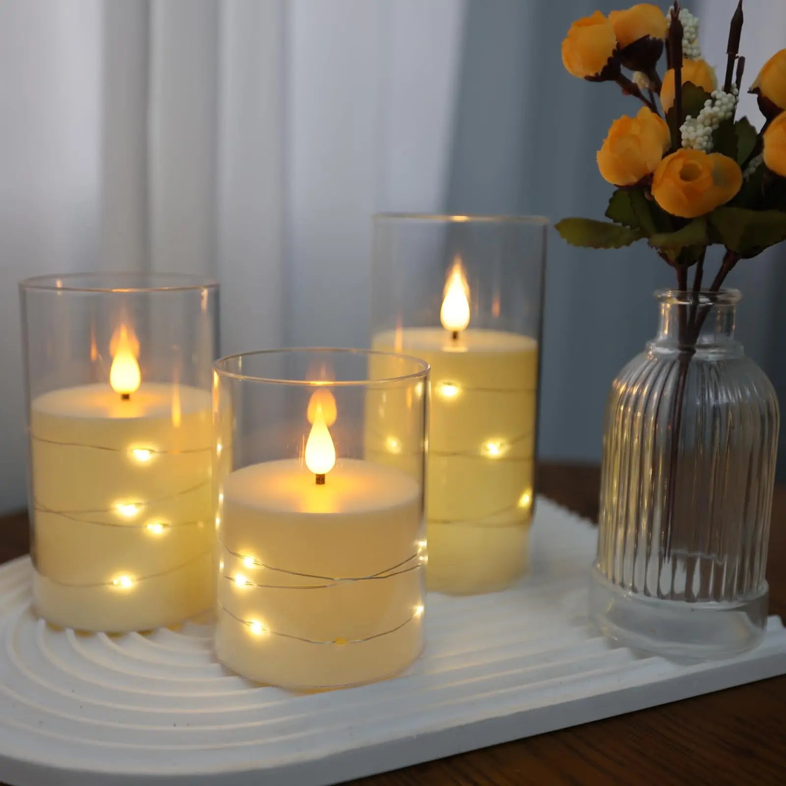 Bougies LED dans photophores en verre avec guirlande lumineuse