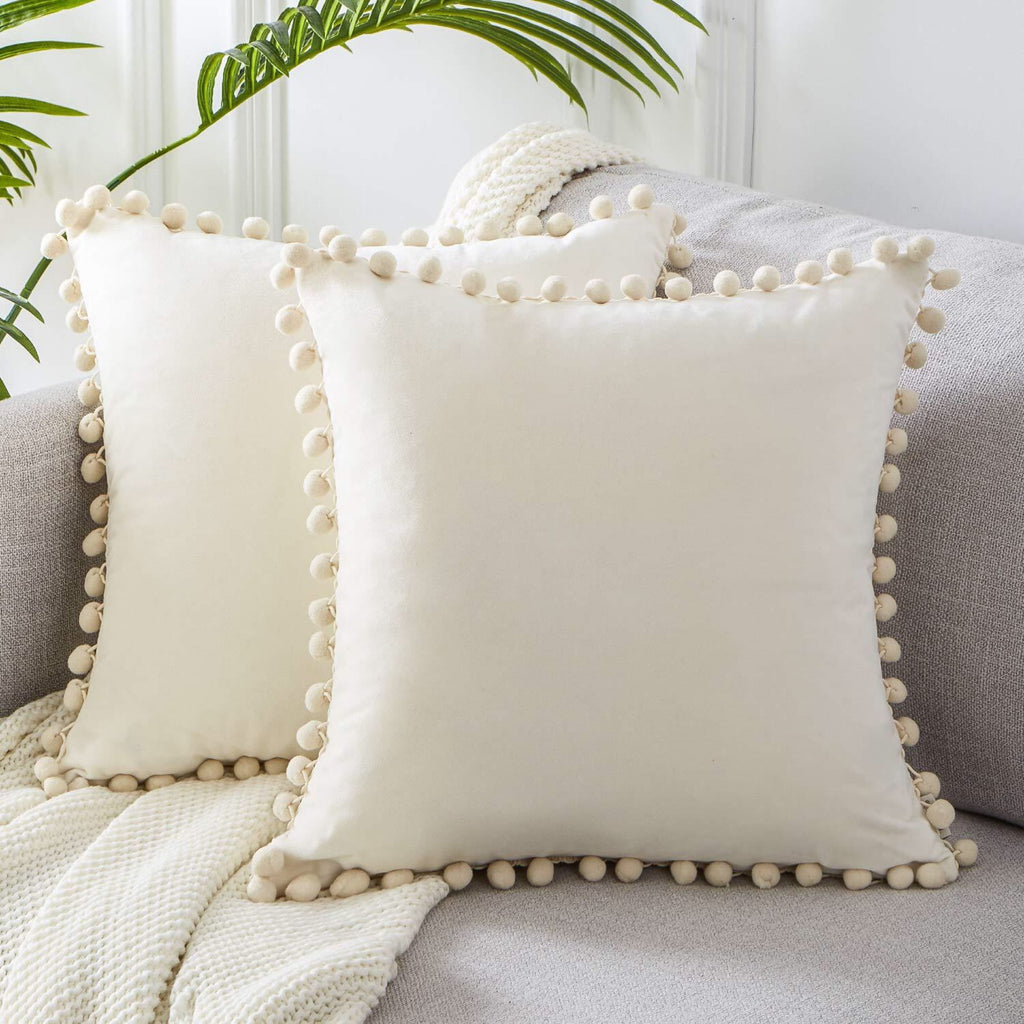 Housse de coussin en velours doux Nesty - Bordure pompons - Déco cocon (vue 5)