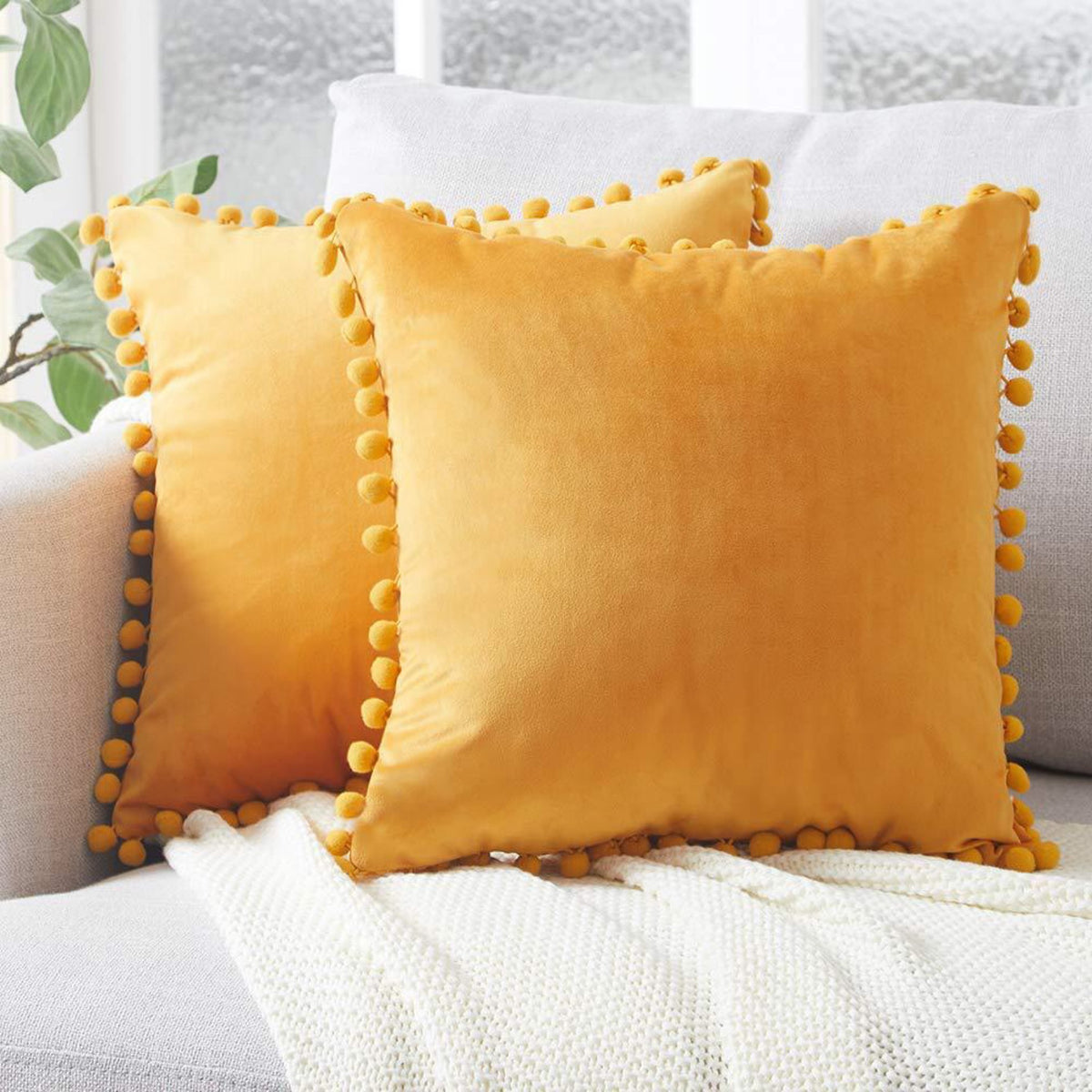 Housse de coussin en velours doux Nesty - Bordure pompons - Déco cocon (vue 17)