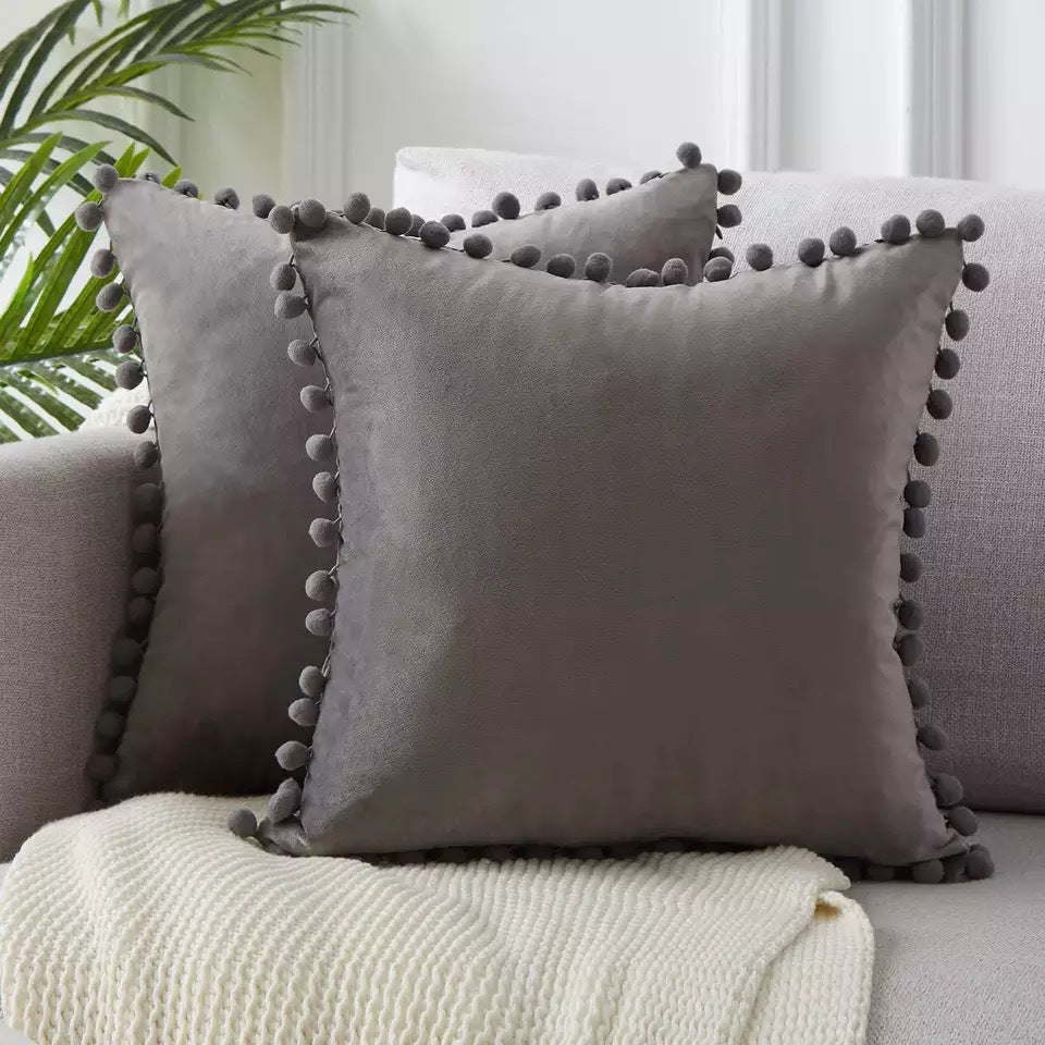 Housse de coussin en velours doux Nesty - Bordure pompons - Déco cocon (vue 15)