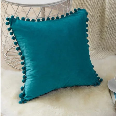 Housse de coussin en velours doux Nesty - Bordure pompons - Déco cocon (vue 6)