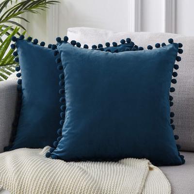 Housse de coussin en velours doux Nesty - Bordure pompons - Déco cocon (vue 16)