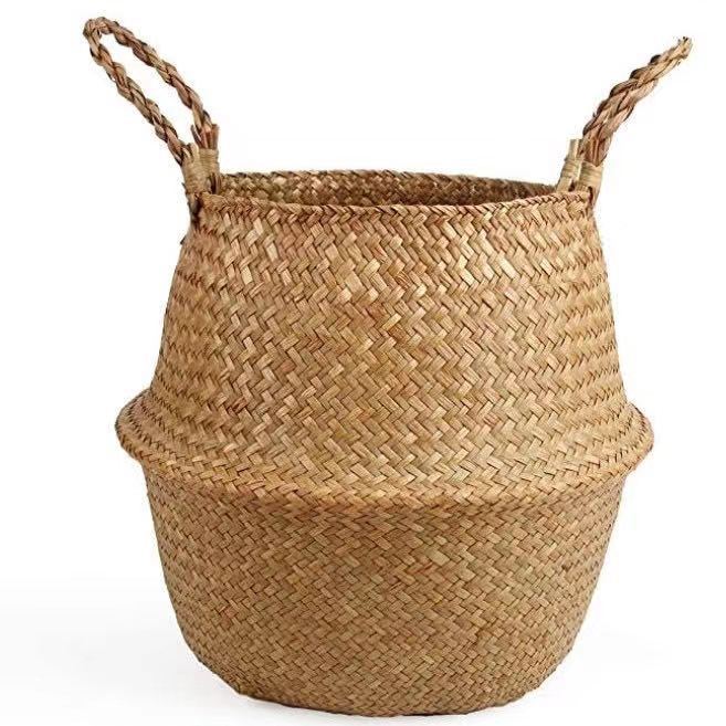 Panier en jonc de mer tressé main Nesty - Modèle naturel non teinté à deux anses, sur fond blanc