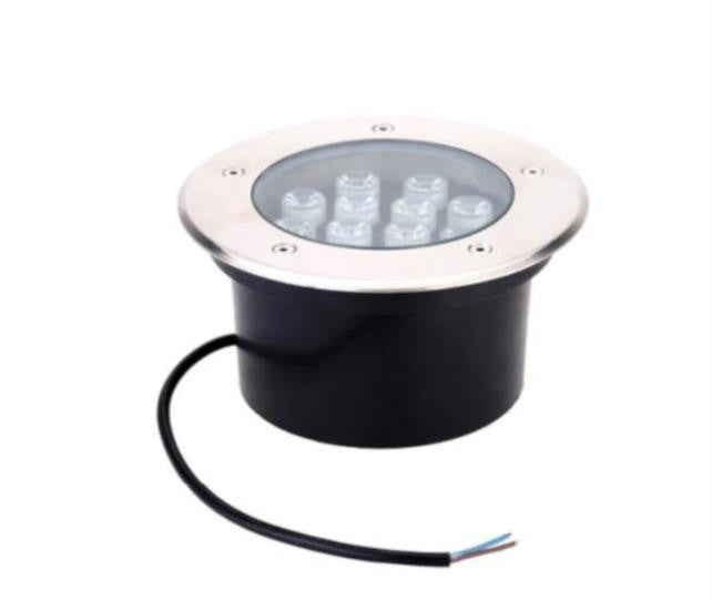 Spot de jardin encastré en inox Nesty - Vue de face inclinée avec câble électrique