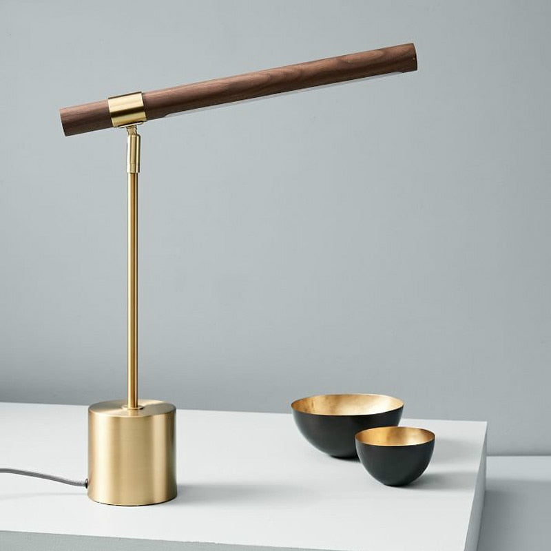 Lampe à poser en bois Nesty - Version bureau, bras pivotant en bois sur base laiton