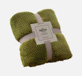 Plaid en polaire corail Nesty - Coloris vert olive, plié avec étiquette produit