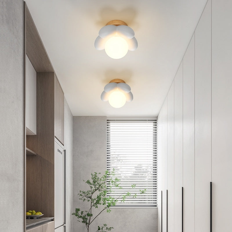 Applique murale fleur crème Nesty - Installées en couloir, près d'une fenêtre à volets