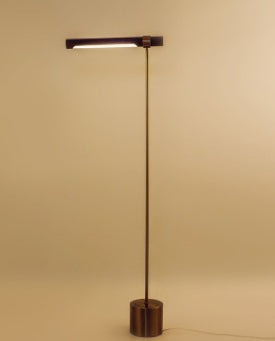 Lampe à poser en bois Nesty - Vue de face, tête LED orientable en bois