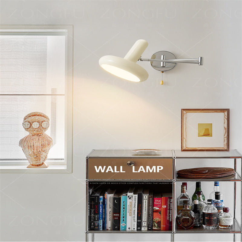 Applique murale de lecture extensible Nesty - Installée près d'une fenêtre, au-dessus d'un meuble avec livres