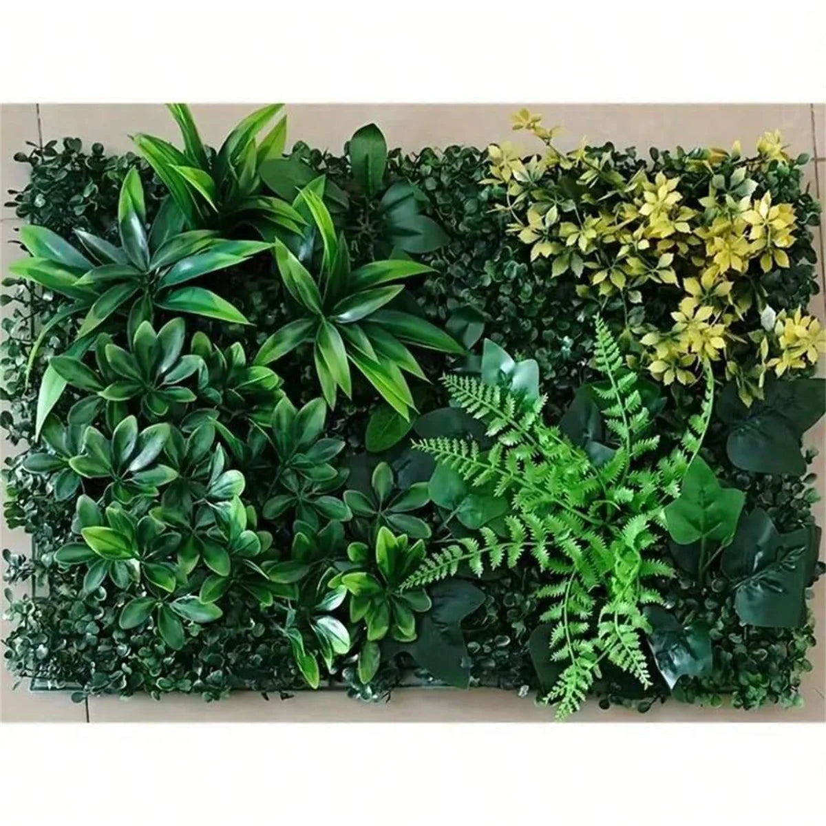 Panneau mural végétal artificiel Nesty - Vue de dessus, feuillage varié vert et jaune