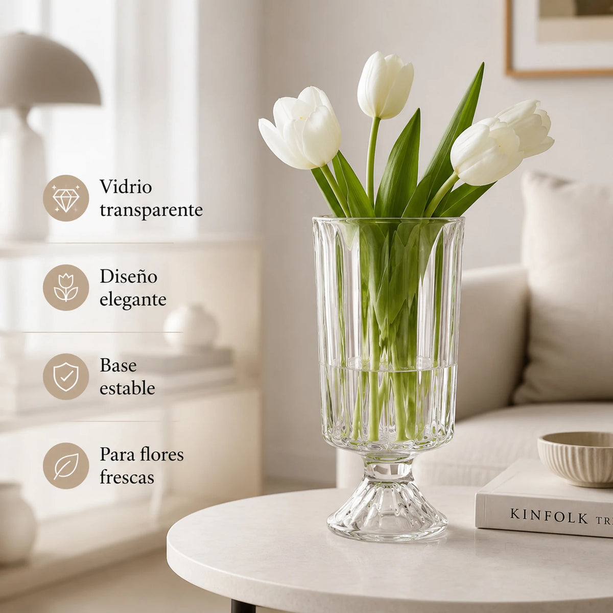 Vase en verre transparent 23 cm, socle piédestal vintage Nesty, garni de tulipes blanches, sur table basse, fiche produit en espagnol