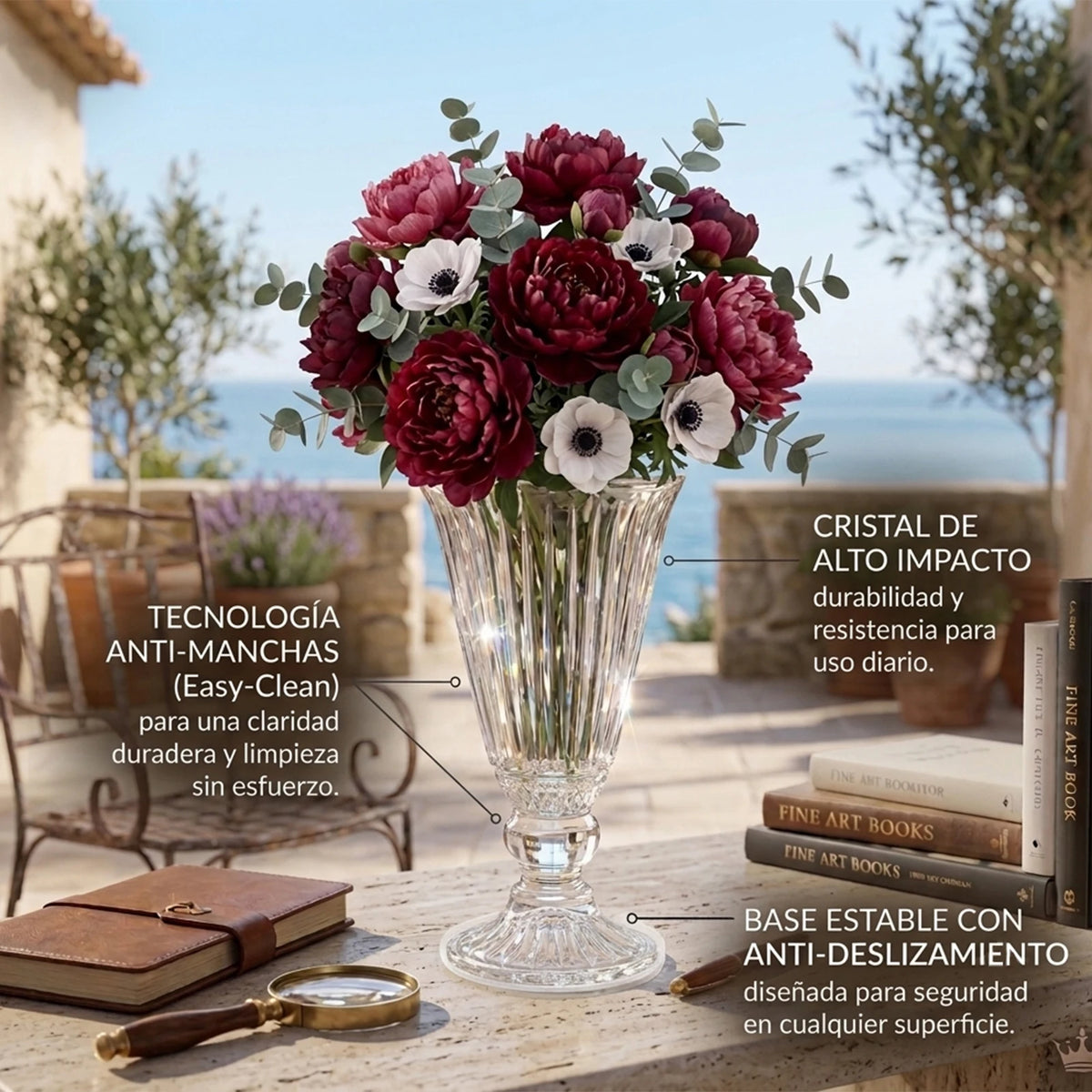 Vase en verre à relief vertical, style vintage sculpté - Nesty - Vase garni d'un bouquet de pivoines bordeaux et roses et d'anémones blanches, en terrasse avec vue sur la mer
