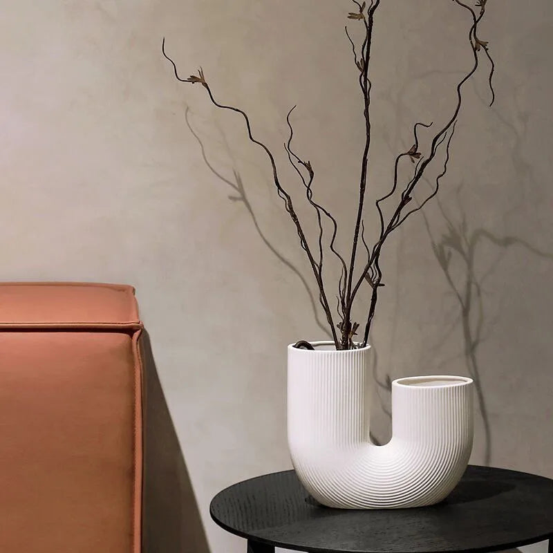 Vase céramique forme U, style nordique épuré (vue 5) - Nesty