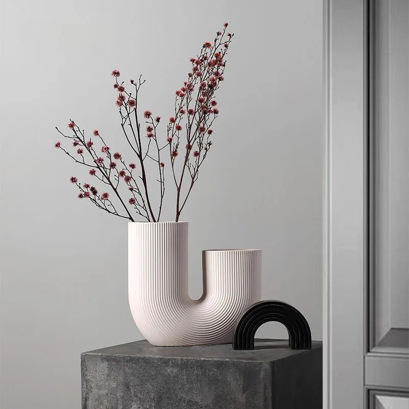 Vase céramique forme U, style nordique épuré (vue 6) - Nesty