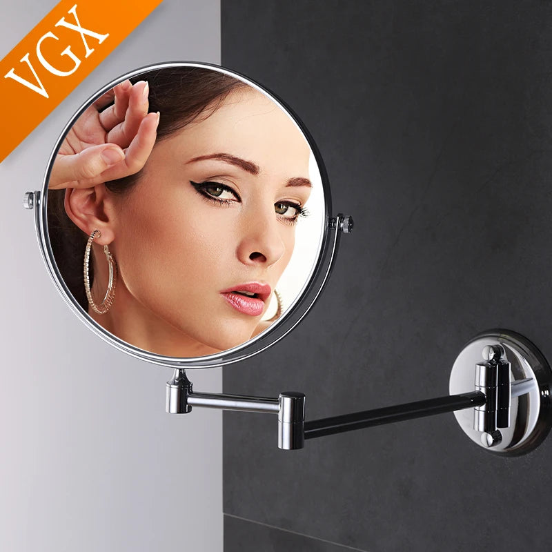 Miroir grossissant x3 double face Nesty - Femme se maquillant devant le miroir sur bras extensible chromé (marque VGX)