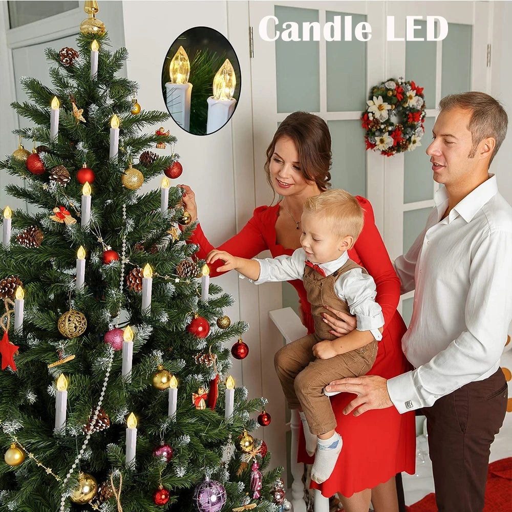 Bougie LED sans flamme, mèche noire, télécommande incluse Nesty, bougies LED décorant un sapin de Noël, famille souriante en arrière-plan, texte "Candle LED"