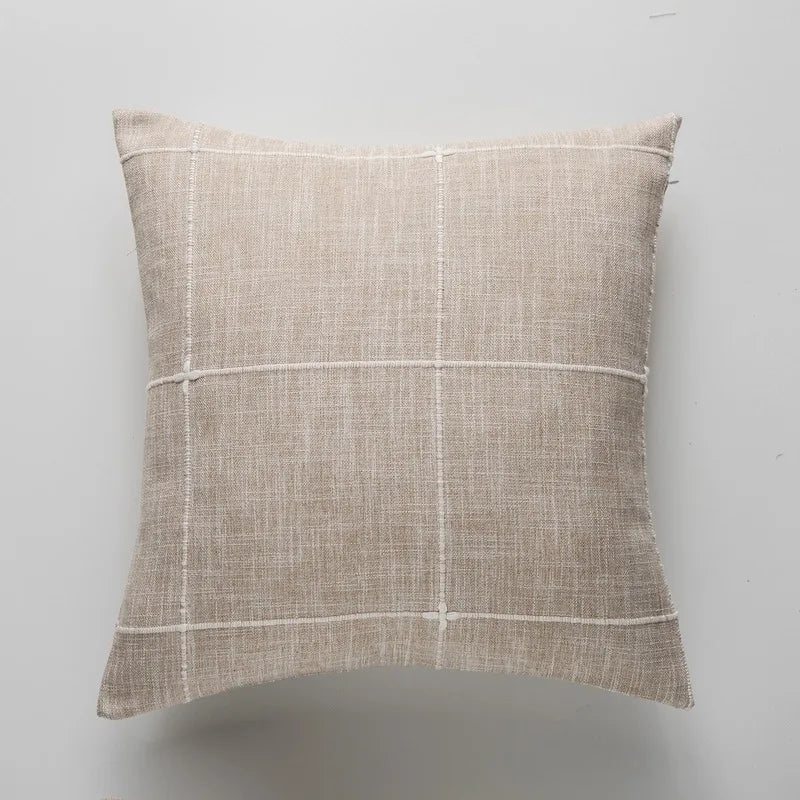 Housse de coussin en coton et lin, rouge écarlate, matière épaisse Nesty, housse de coussin à carreaux beige avec points de croix blancs, vue de face sur fond neutre