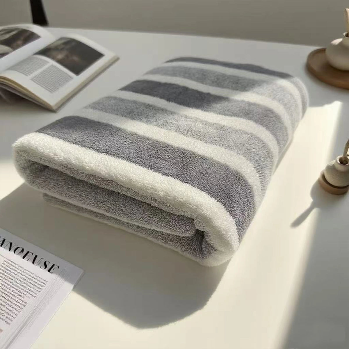 Serviette de bain rayée en polyester — épaisse et absorbante - Nesty (vue 6)
