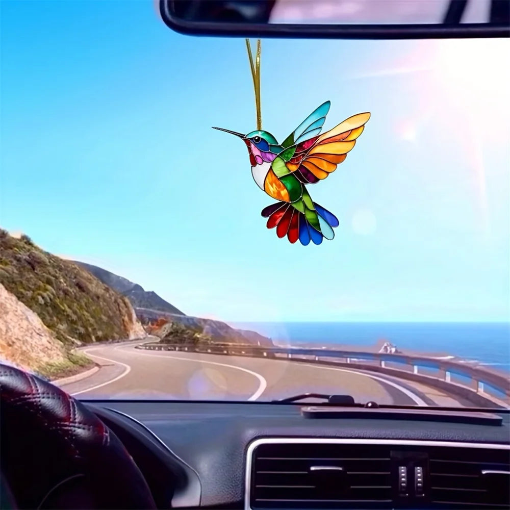 Suncatcher colibri en acrylique Nesty - Accroché au rétroviseur d'une voiture
