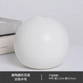 Vase céramique boule bicolore noir et blanc (vue 7) - Nesty