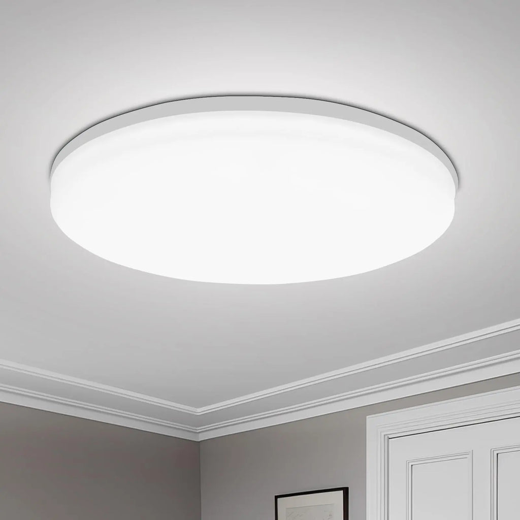 Plafonnier LED rond Nesty - Installé au plafond d'une pièce sobre