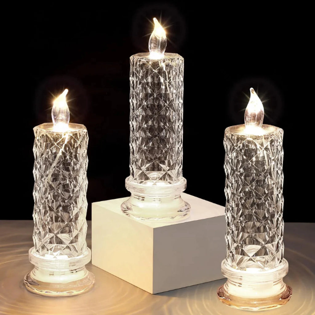 Bougie LED sans flamme, forme rose en cristal Nesty, trois bougies LED en verre taillé façon cristal, flamme électronique vacillante, tailles différentes, l'une sur socle blanc