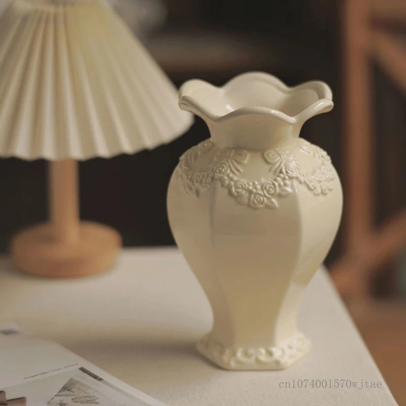 Vase en céramique hexagonal jaune, col ondulé - Nesty (vue 1)
