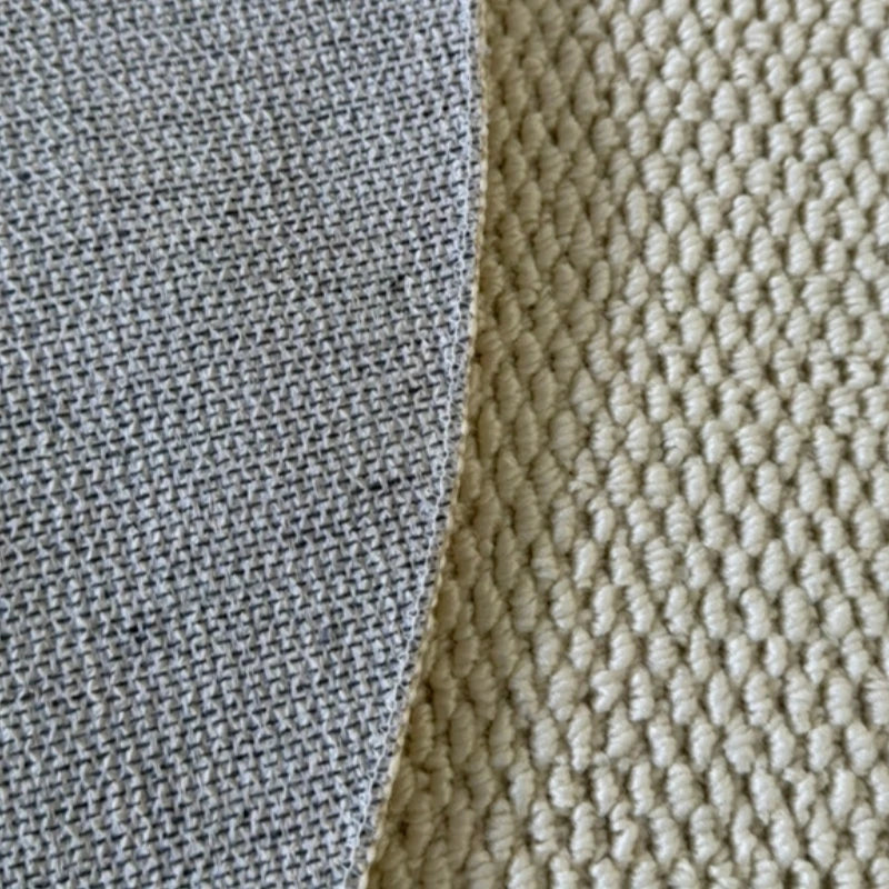 Tapis effet sisal tressé ivoire, gros plan sur le tissage et l'envers antidérapant - Nesty
