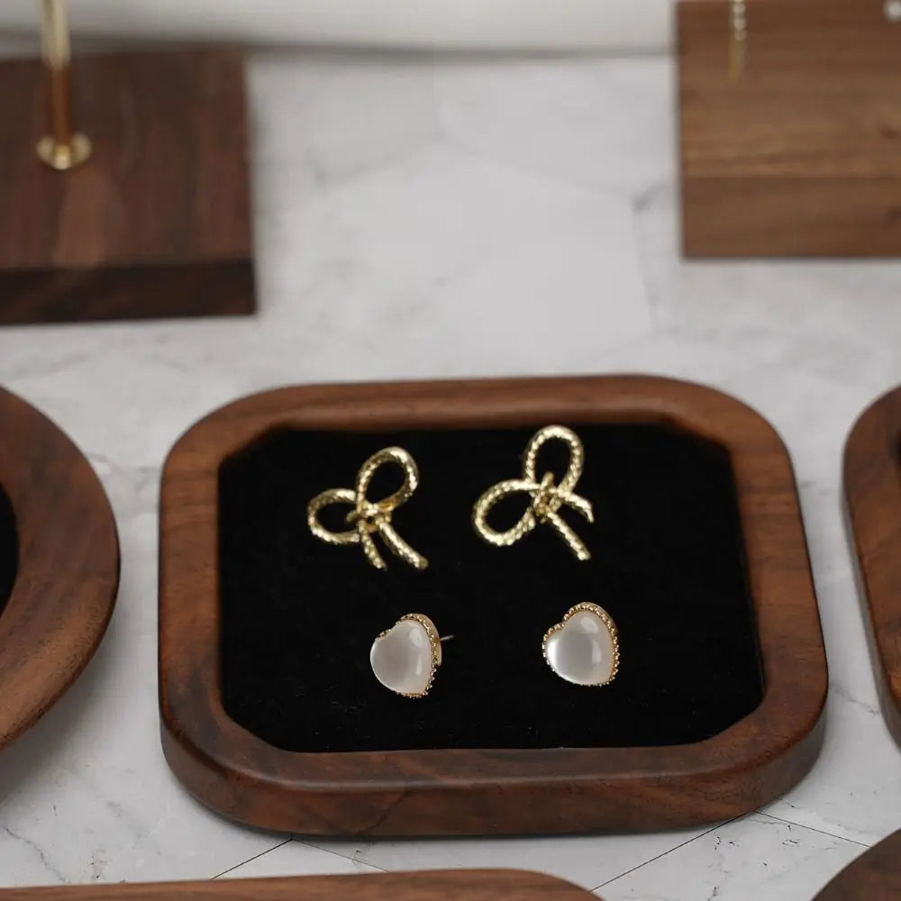 Plateau à bijoux en bois — présentoir pour bagues et boucles d'oreilles (vue 5) - Nesty
