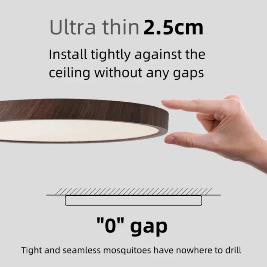 Plafonnier LED rond ultra-plat Nesty - Gros plan sur l'épaisseur 2,5 cm testée du bout des doigts, pose sans espace