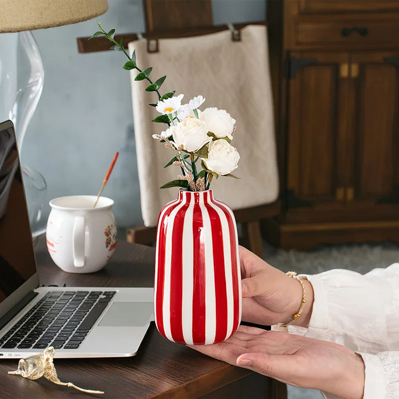 Vase en porcelaine rayé, style rétro américain - Nesty (vue 6)