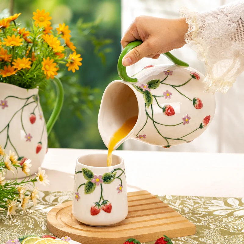 Pichet en céramique à motif fraise en relief, 1,7L - Nesty (vue 2)
