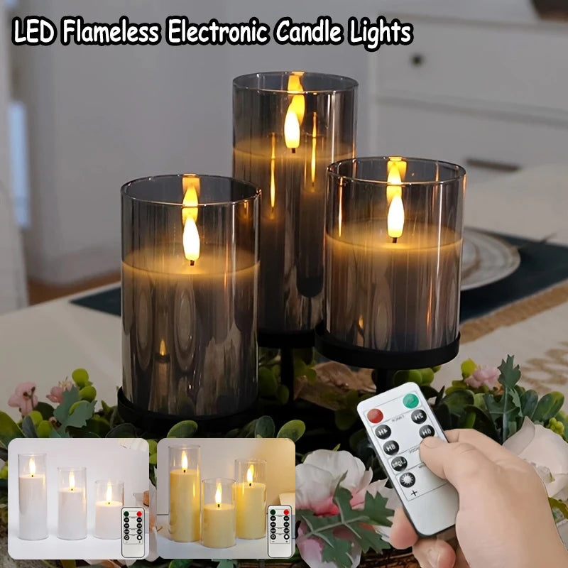 Bougie LED acrylique sans flamme, télécommande et minuterie Nesty, trois bougies LED en cylindre de verre fumé, flamme électronique orangée, sur table dressée avec fleurs, télécommande tenue en main, texte "LED Flameless Electronic Candle Lights"