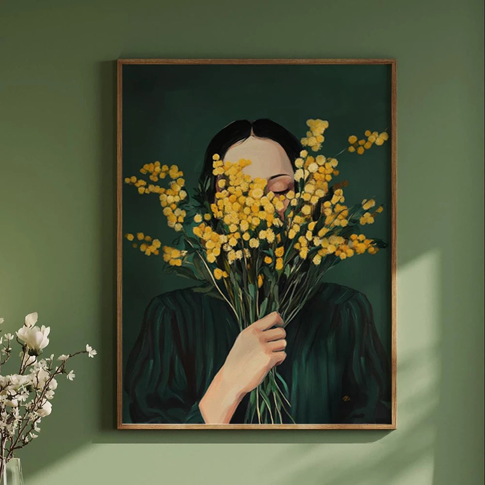 Toile imprimée silhouette abstraite aux fleurs Nesty - Affiche encadrée d'une femme tenant un bouquet de mimosas jaunes, fond vert foncé