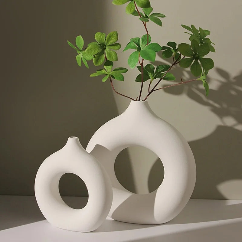 Vase blanc en imitation céramique, motif anneau - Nesty (vue 1)