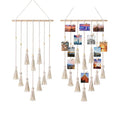 Support à photos suspendu à franges bohèmes et pinces bois Nesty, deux supports muraux à franges en macramé, l'un vide et l'autre garni de photos accrochées