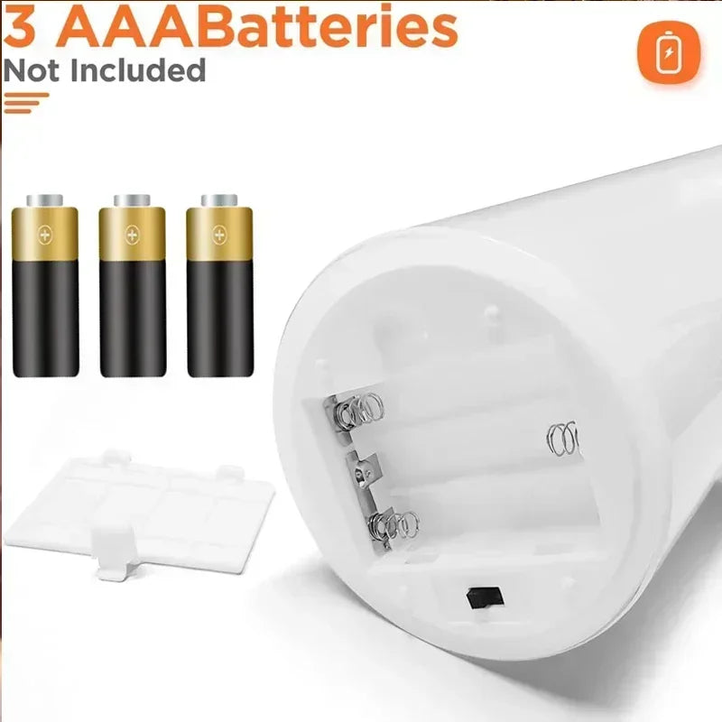 Bougie LED acrylique sans flamme, télécommande et minuterie Nesty, compartiment à piles ouvert d'une bougie LED avec trois piles AAA non incluses, texte "3 AAA Batteries Not Included"