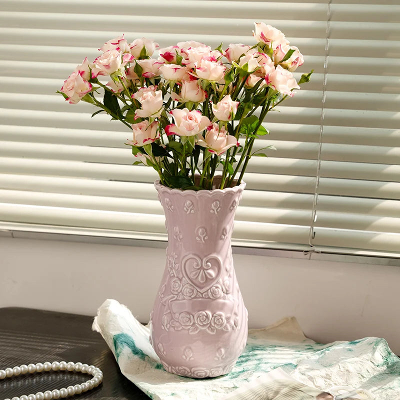 Vase en céramique à relief de roses, style rétro - Nesty (vue 5)