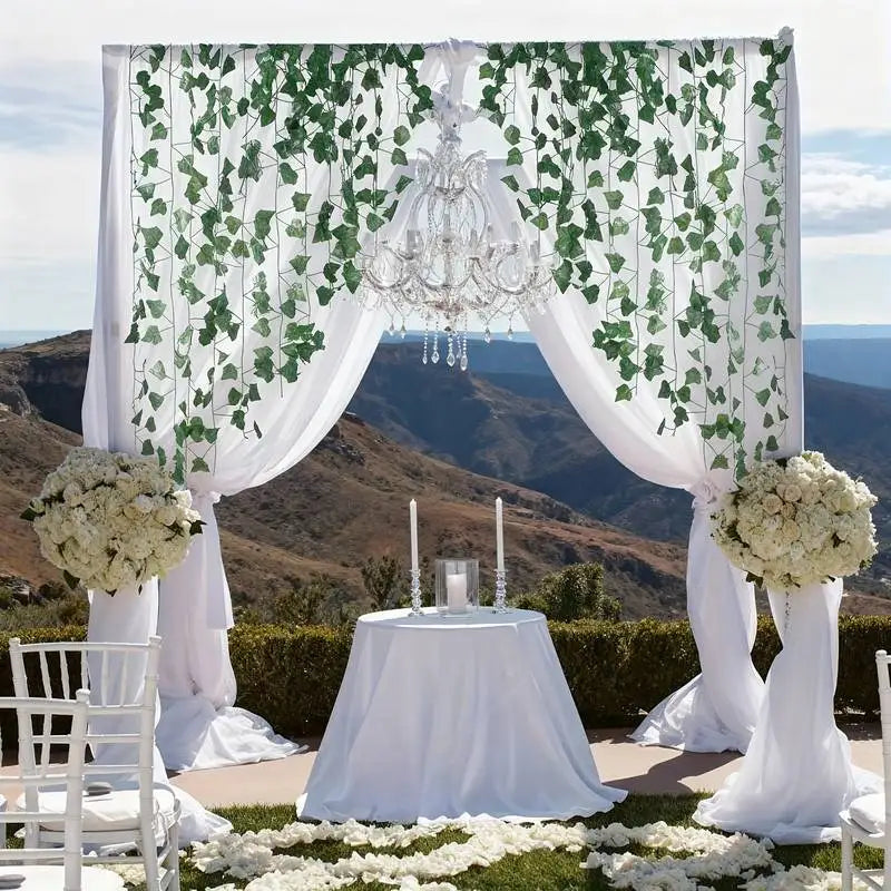 Guirlande de lierre artificiel Nesty - Décoration d'arche de mariage avec rideaux blancs et chandelier en extérieur