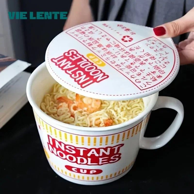 Bol en céramique avec couvercle, grande contenance Nesty, bol blanc à motif Instant Noodles avec couvercle soulevé à la main, rempli de nouilles et crevettes