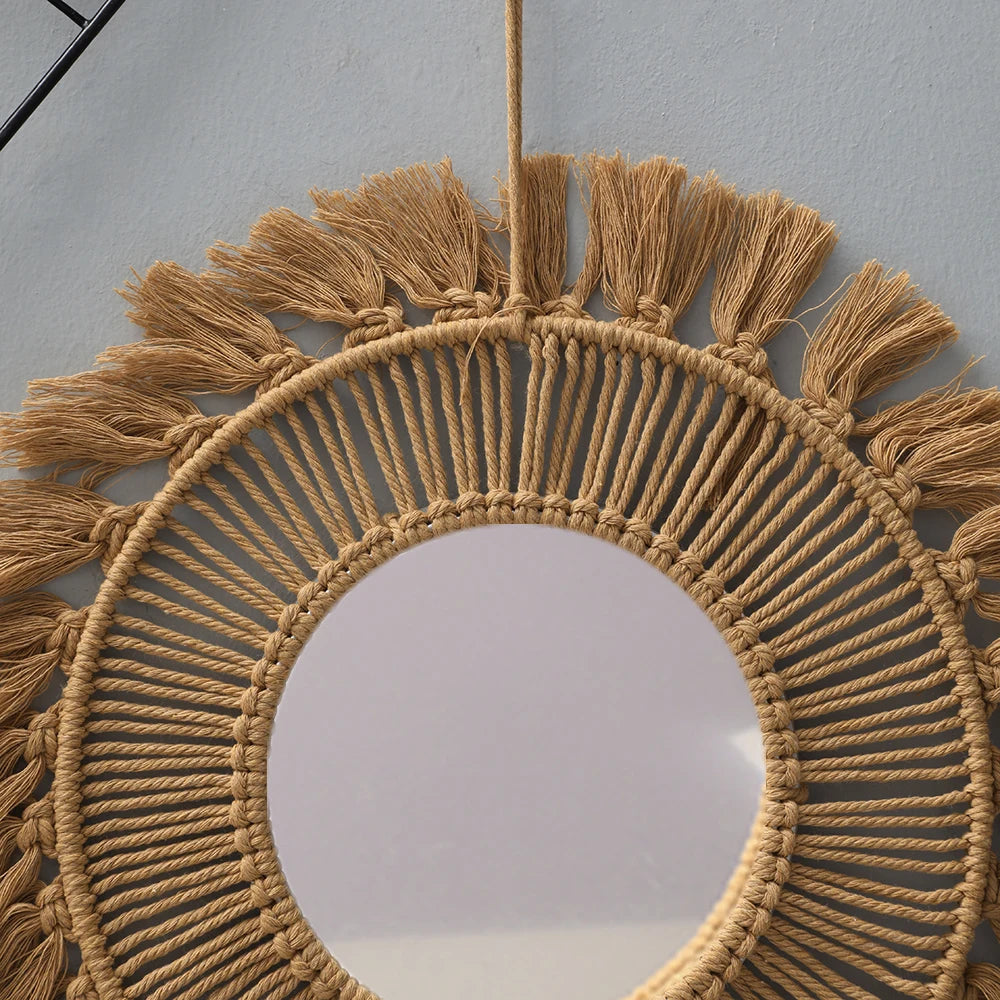 Miroir mural rond en corde tressée coloris jute doré, gros plan sur l'attache et le tressage rayonnant - Nesty