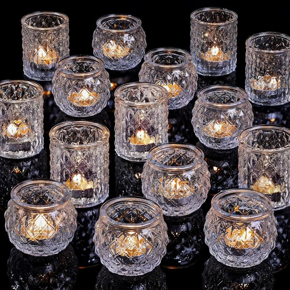 Photophores en verre à motif losange Nesty - Ensemble transparent gravé, bougies allumées sur fond noir