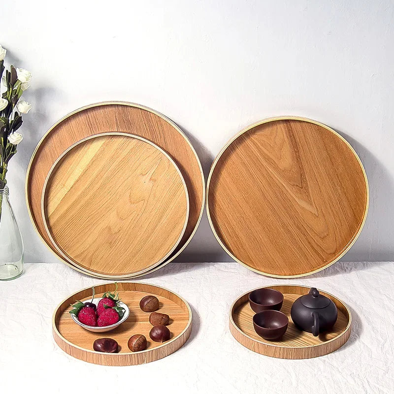 Plateau rond en bois à style japonais Nesty, plateaux clairs avec bol de fraises et châtaignes, tasse et service à thé asiatique