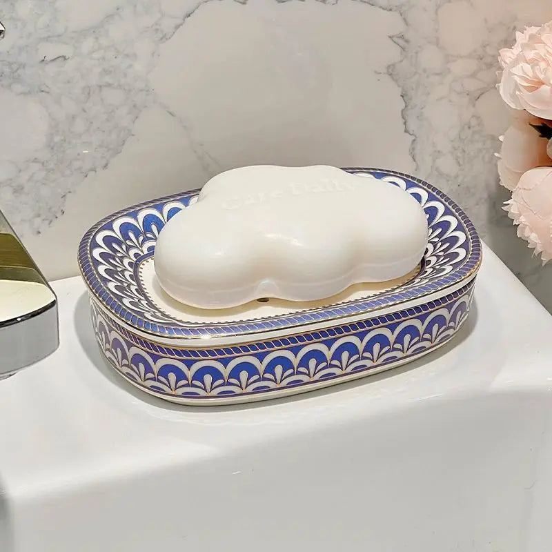 Porte-savon ovale en céramique à motif bleu et doré façon éventails, avec savon blanc en forme de nuage - Nesty