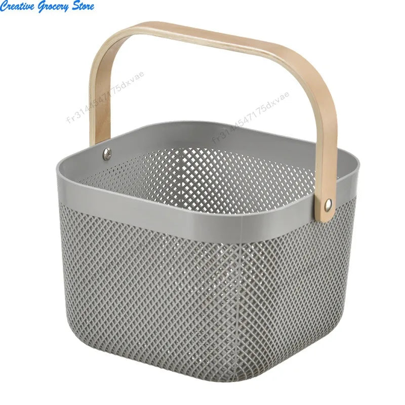 Panier de rangement ajouré en plastique avec poignée bois Nesty, coloris gris vide, vue produit sur fond blanc