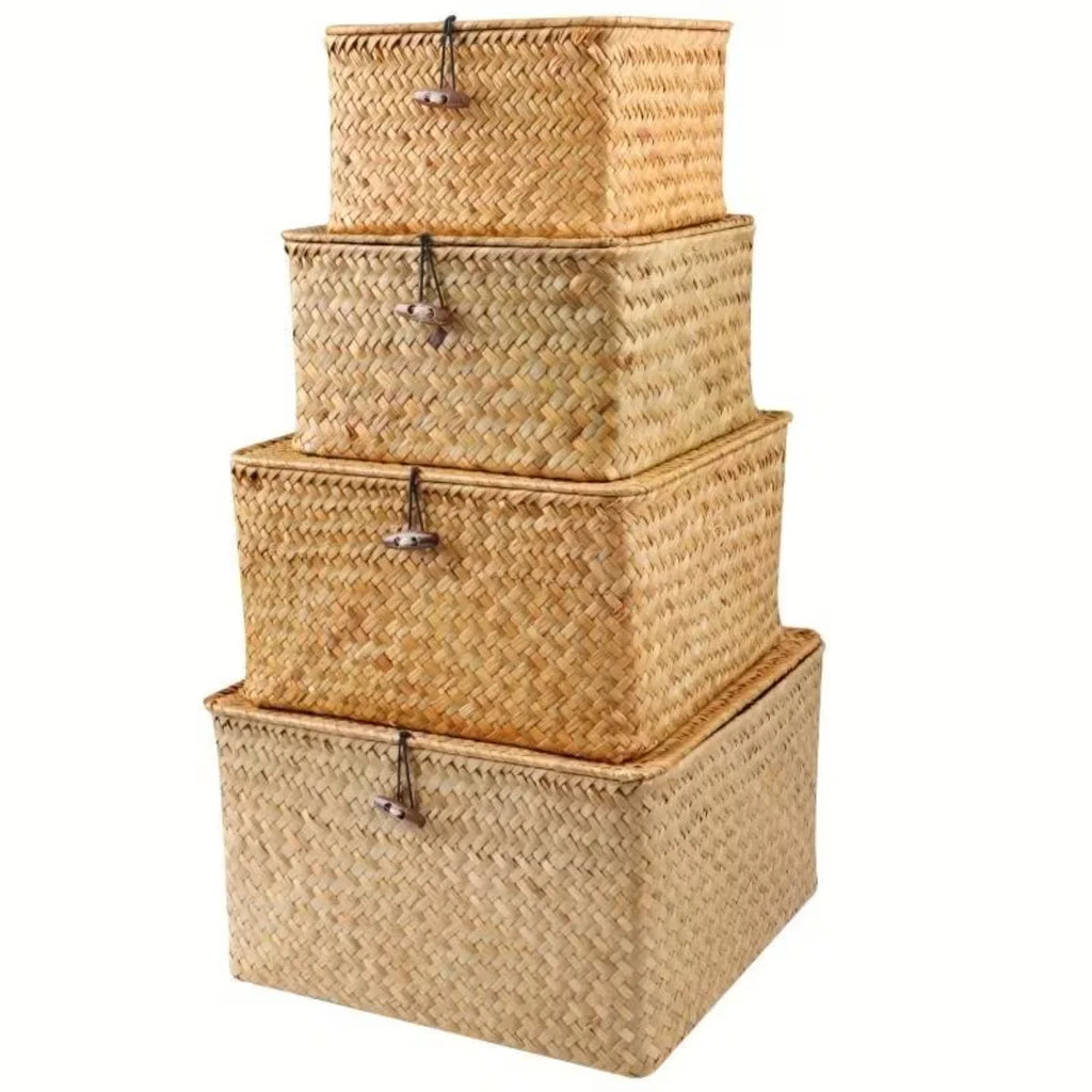 Lot de 4 boîtes tressées en jonc de mer Nesty - Quatre tailles empilées avec fermoir, vue de face