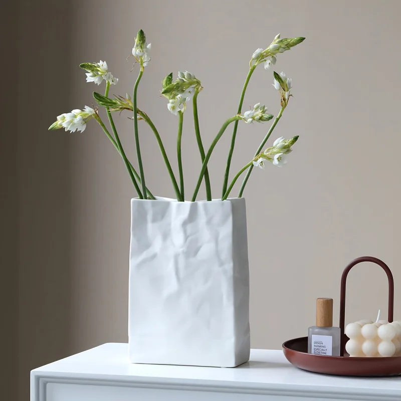 Vase en céramique forme sac en papier plié, finition mate - Nesty (vue 3)