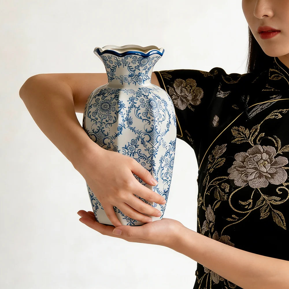 Grand vase en porcelaine bleu et blanc peint à la main - Nesty (vue 2)