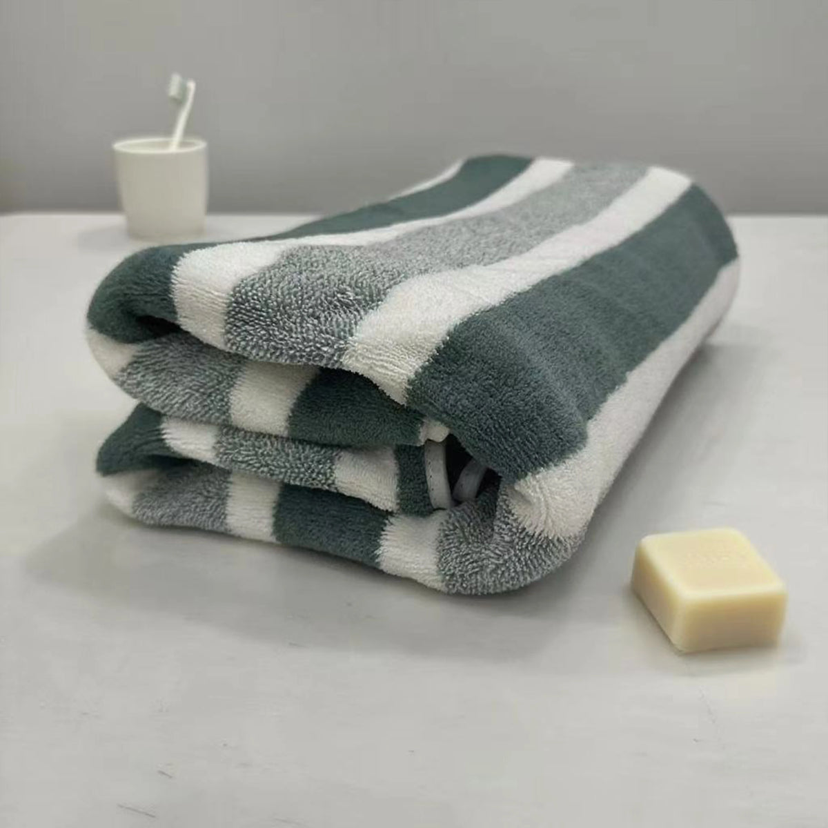 Serviette de bain rayée en polyester — épaisse et absorbante - Nesty (vue 5)