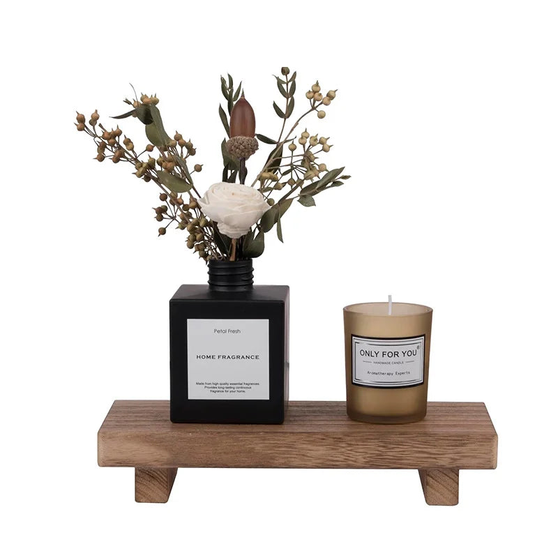 Piédestal en bois Nesty - Présentoir pour savon ou bougie, piédestal en bois avec un diffuseur de parfum noir et une bougie parfumée en verre